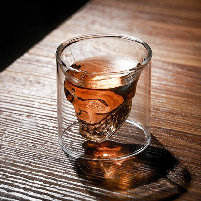 Taza de café transparente con cabeza de calavera de doble capa