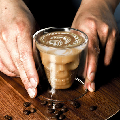 Taza de café transparente con cabeza de calavera de doble capa