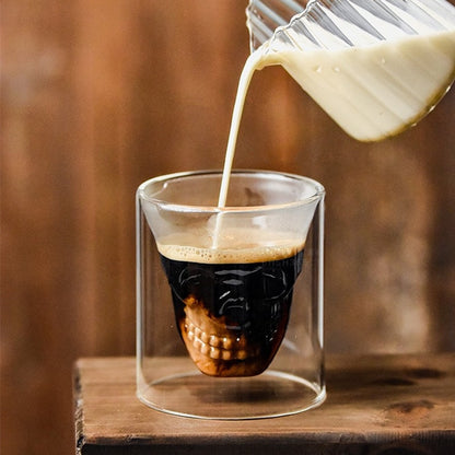 Taza de café transparente con cabeza de calavera de doble capa